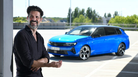 Pasquale Aleardi fährt das neue Opel Modell